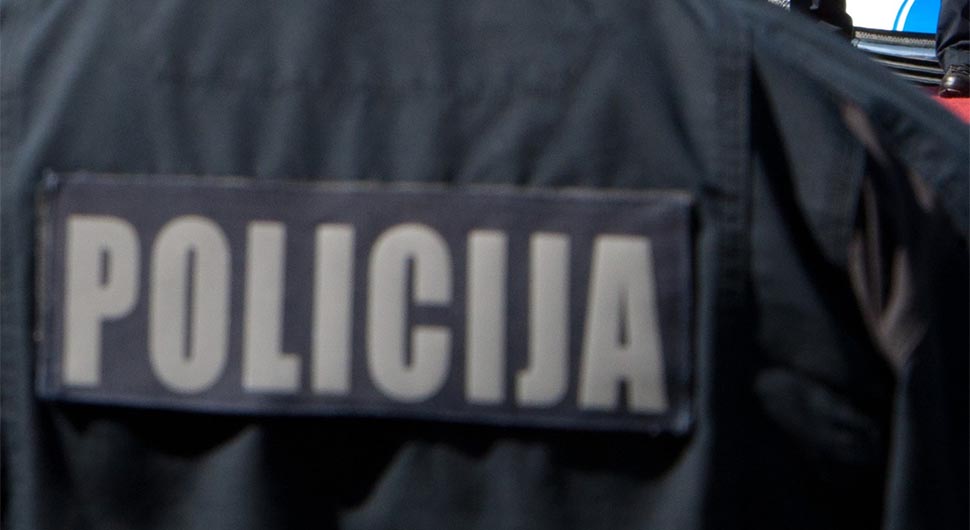 Policajac povrijeđen tokom potrage za ubicom brata i sestre