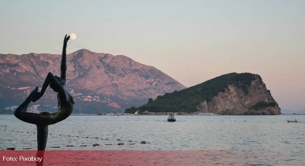 Срамне сцене у Будви - ФОТО