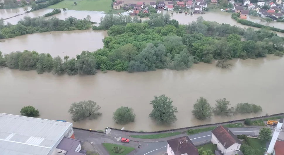 Opadaju vodostaji Une i Sane - Sava u porastu