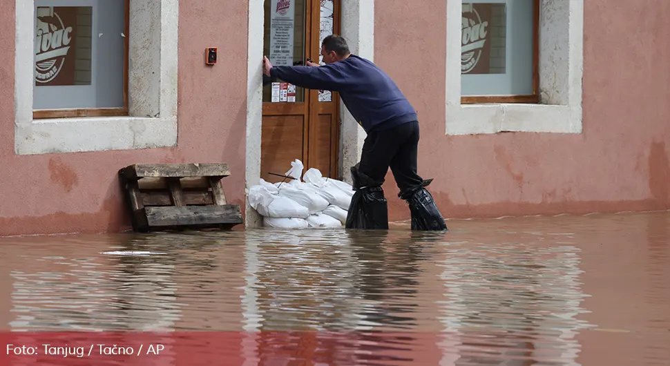 Vanredna situacija u Petrinji i Sisku, očekuje se porast Kupe do 10 metara