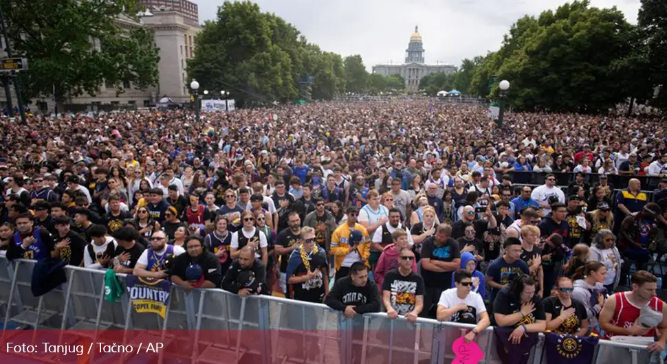 Hiljade ljudi čeka Jokića i Nagetse: Ovako izgledaju ulice Denvera