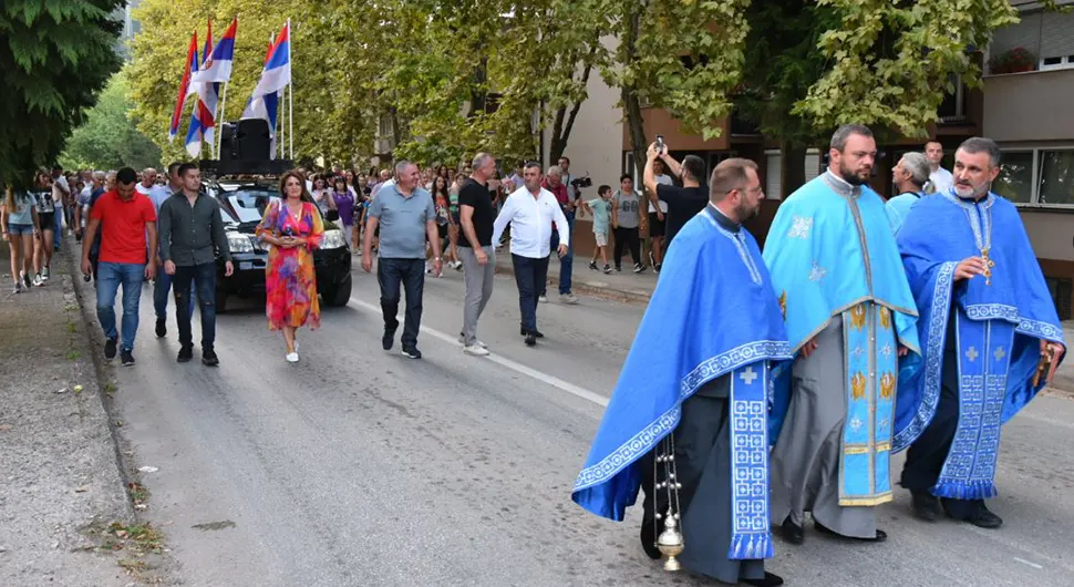 Višković u Velikogospojinskoj litiji za spas porodice