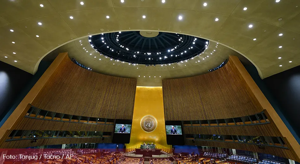 Potpuni debakl Šolca: Govorio u UN pred skoro praznom salom