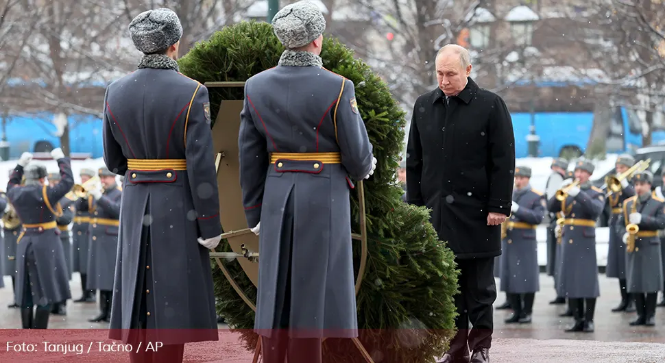 Rusija obilježava Dan branioca otadžbine: Putin položio vijenac na Grob neznanog junaka