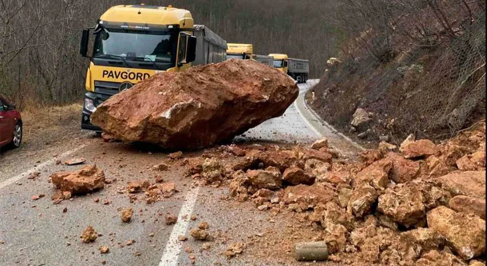 Vozači, oprez: Odron na putu Miljevina - Dobro Polje