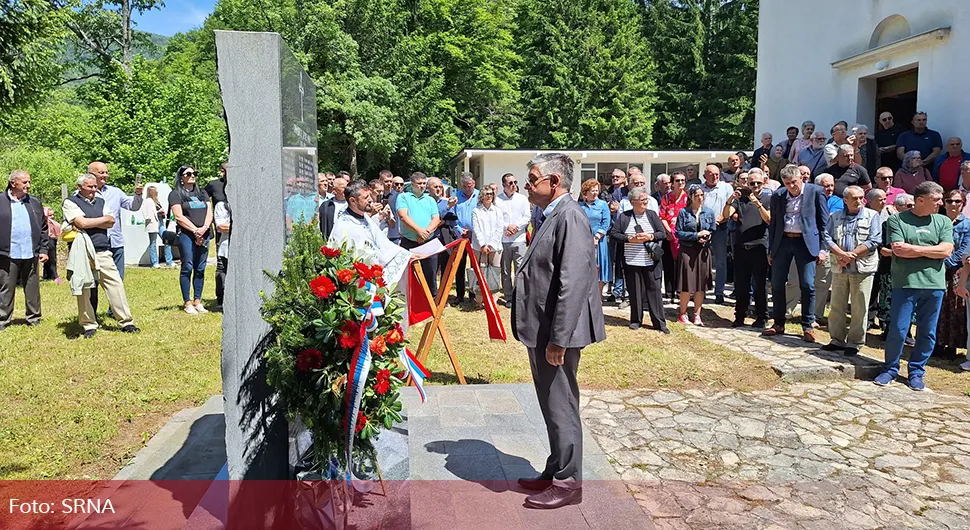 Болна свједочења: Из масовне гробнице вириле ноге и руке убијених Срба