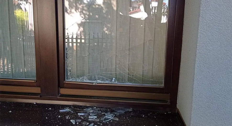 Razbijen prozor na banjalučkoj medresi 