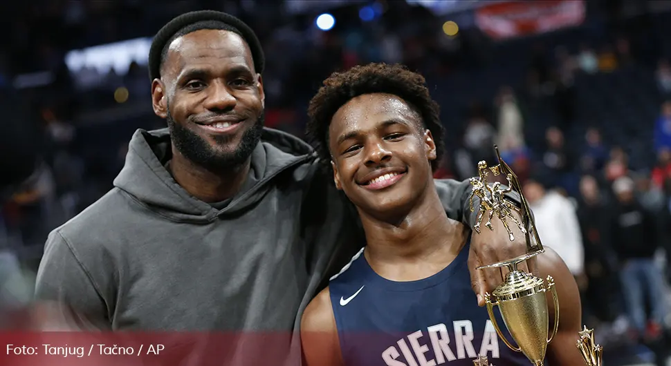 Lebron ne štedi sina – poentirao preko njega, pa ga ''vrijeđao''