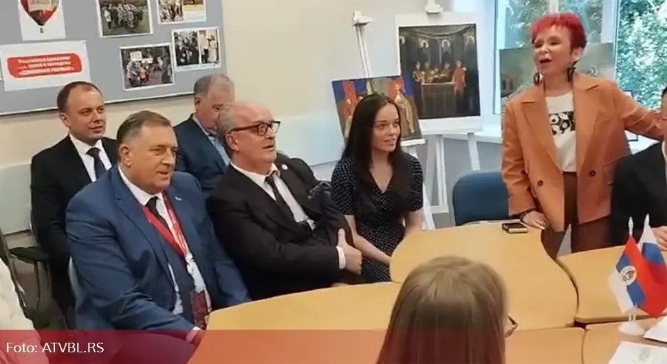 Učenici ruske škole zapjevali Dodiku pjesmu 'Ružo rumena'