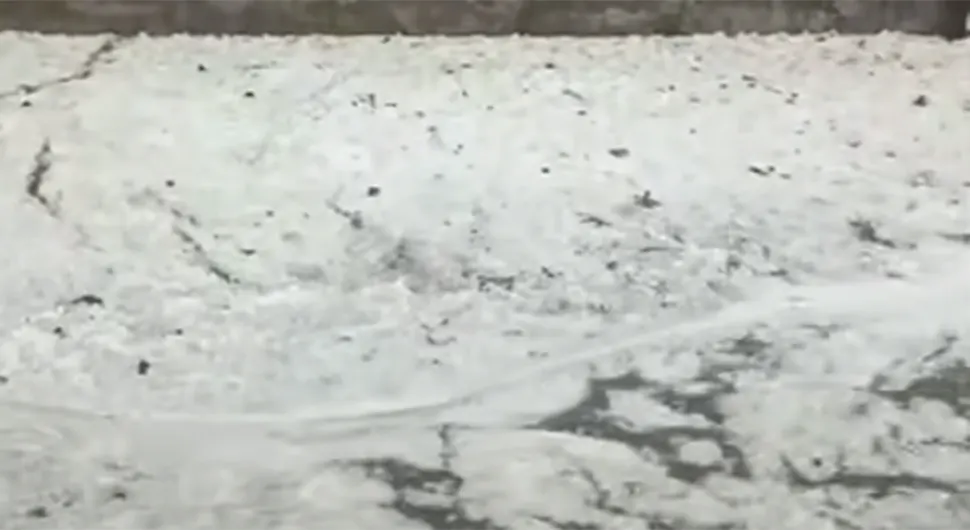 Нови апокалиптични снимци невремена у БиХ: Потекла ледена ријека
