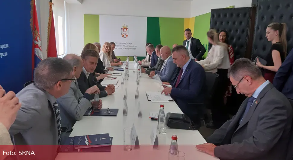 Минић и Мартиновић потписали споразуме о аграрним плаћањима, управљању водама и ријеком Дрином