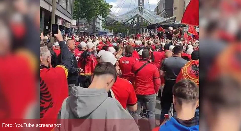 Албанци испред хотела провоцирају фудбалере Србије, не знају да су отишли