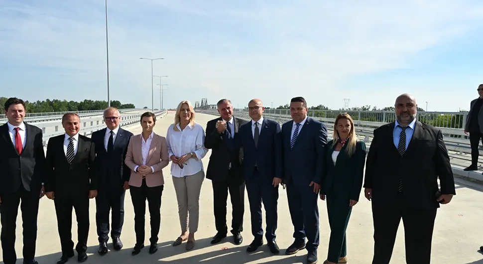 Delegacije Srpske i Srbije na mostu koji spaja: Uvod za Svesrpski sabor