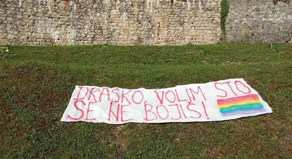 Поруке са ЛГБТ конотацијом Станивуковићу: Волим што се не бојиш