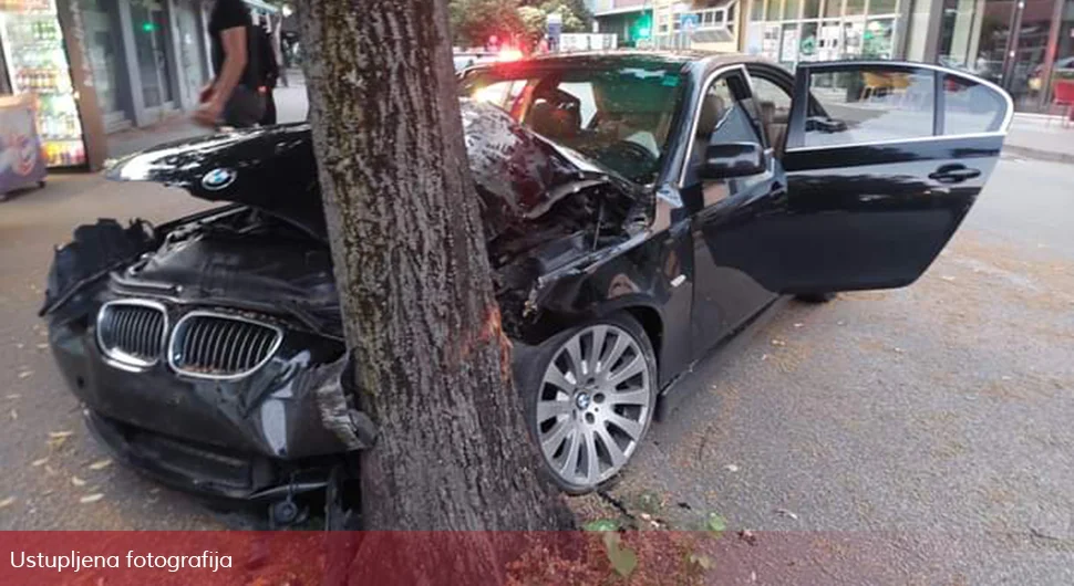 Несрећа у Мостару: Аутом ударио у дрво