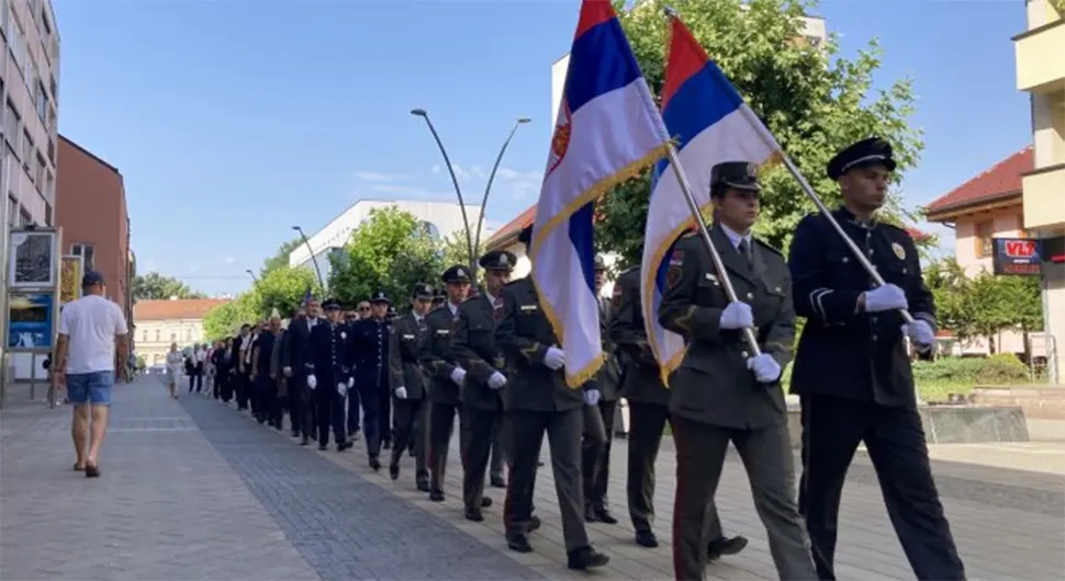 Komšiću i Helezu se od pitomaca Vojne akademije pričinjavaju agresori