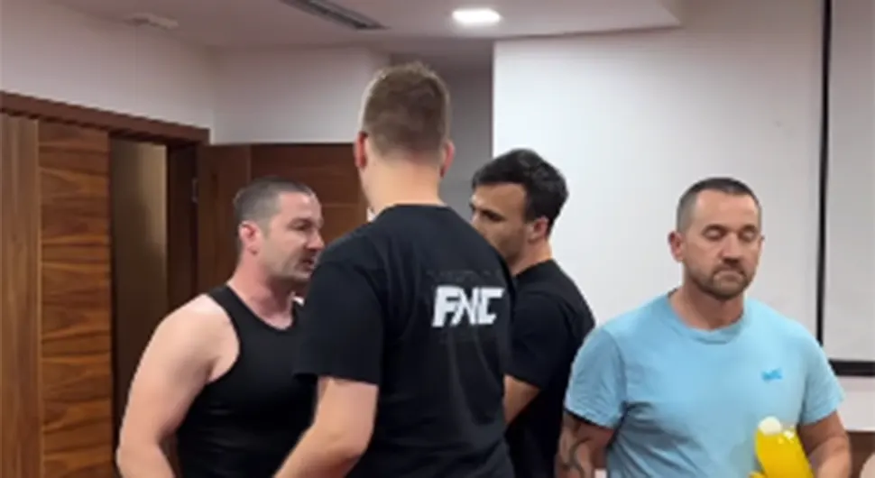 Haos uoči FNC 18 u Banjaluci: Icko napao Jeličića na vaganju
