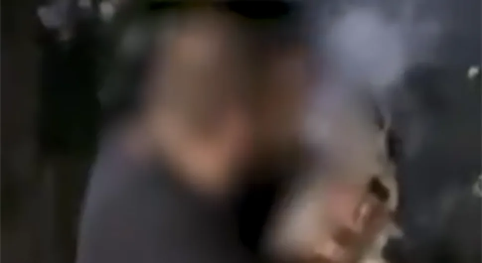 Bizaran snimak iz Crne Gore: Pušio marihuanu i duvao u životinje