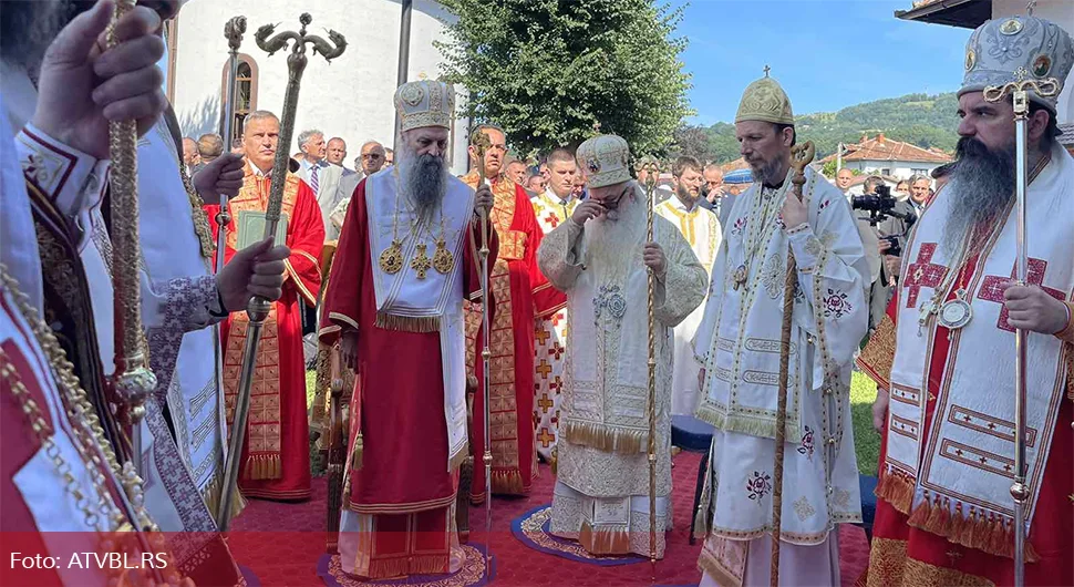 Patrijarh Porfirije u Bratuncu: Služi liturgiju u prisustvu velikog broja vjernika