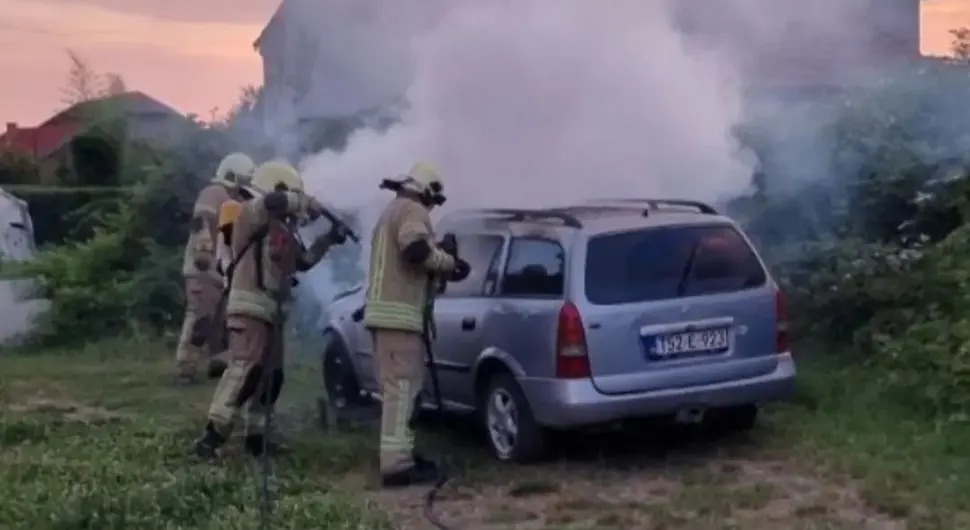 Хапшење у Приједору: Запалио властити аутомобил након што је изазвао саобраћајну незгоду