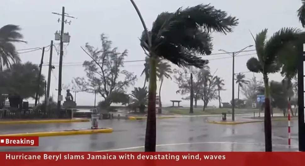 Uragan pogodio Jamajku, krenuo prema Meksiku
