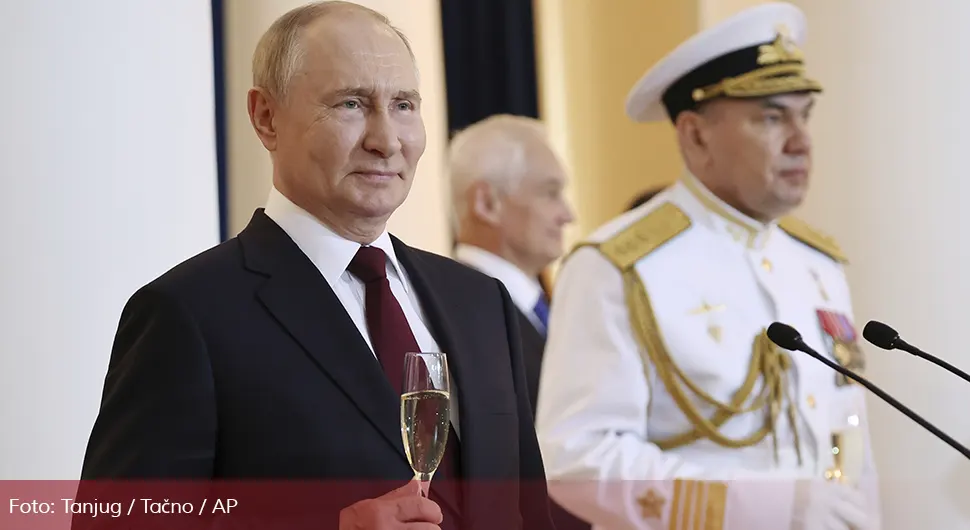 Пред Путином разбијена чаша, он прокоментарисао догађај
