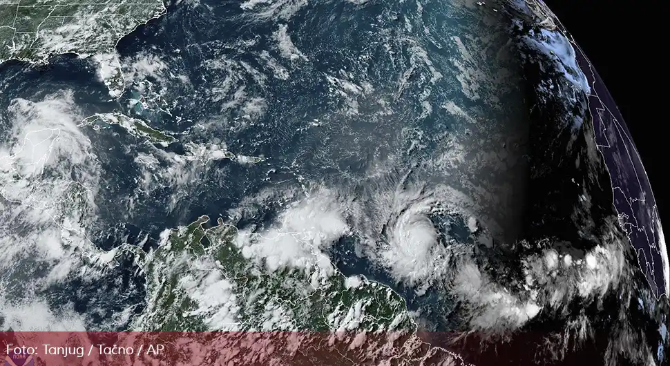 Ураган Берил стиже, метеоролози упозоравају да је ''екстремно опасан''