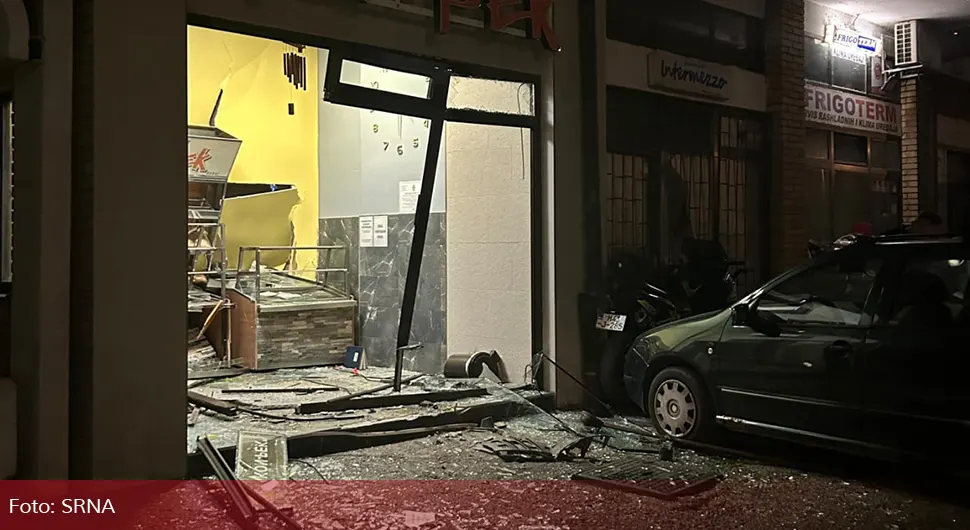 Burna noć u Doboju: Pijani vozač polupao osam vozila i četiri izloga