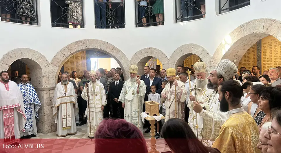 Mitropoliti Hrizostom i Joanikije služi liturgiju u Prebilovcima