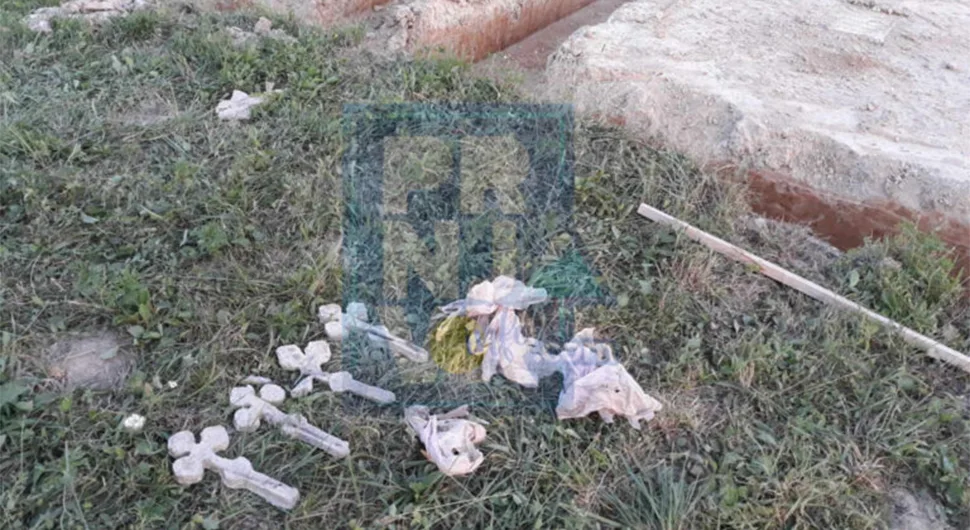 Закопани крстови пронађени у Прњавору