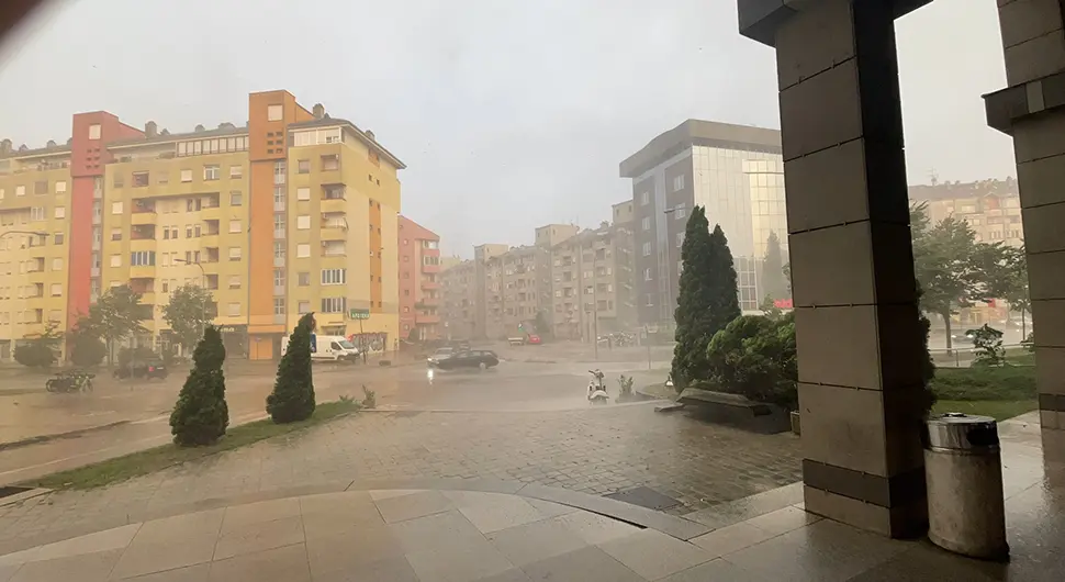 Snažno nevrijeme ispraznilo ulice Banjaluke