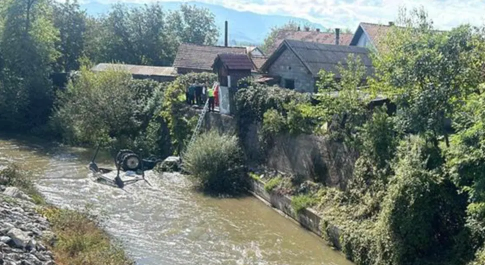 Tragedija u BiH: Muškarac traktorom sletio u rijeku i poginuo