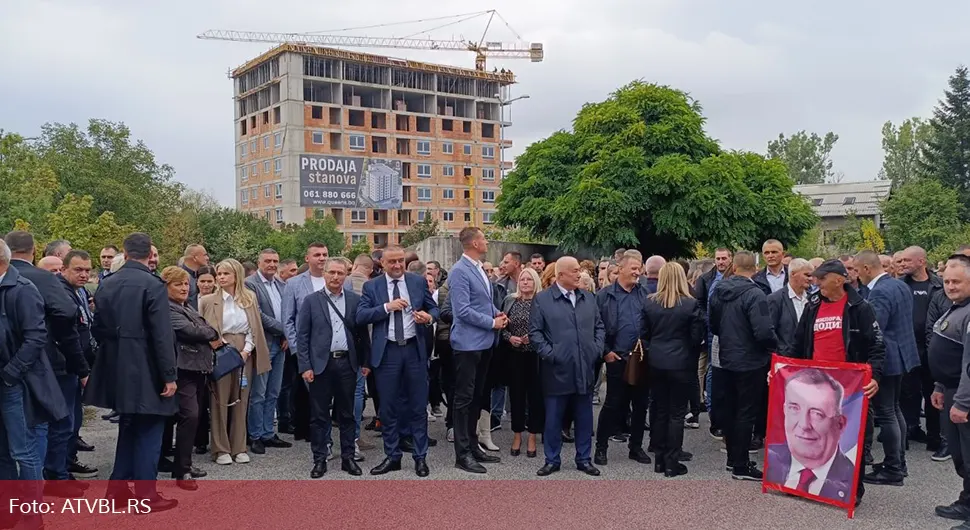 Ni ovaj put nije izostala podrška Dodiku i Lukiću ispred Suda BiH