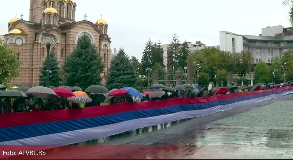 Zastave Srpske i Srbije širom Banjaluke