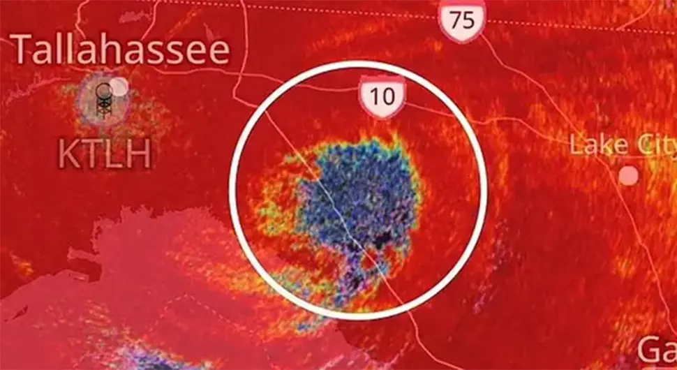 Čudna mrlja snimljena u centru razornog uragana: Riječ je o živim bićima