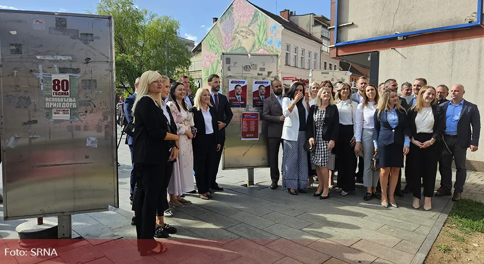 Залијепљен први плакат СНСД-а у Приједору: Сигурни у побједу и одличан резултат