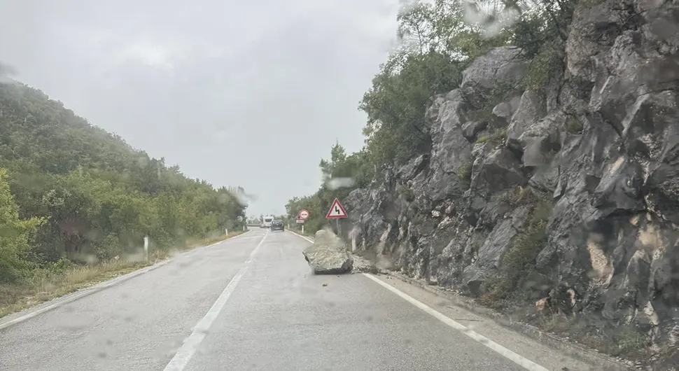 Potop na ulicama, odroni na putevima: Snažno nevrijeme u Trebinju