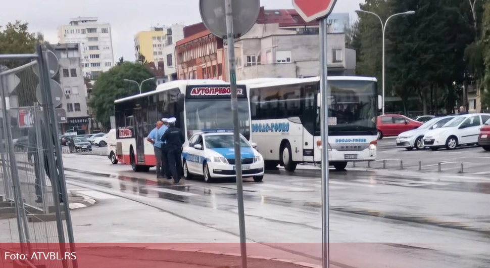 Sudar policije i autobusa