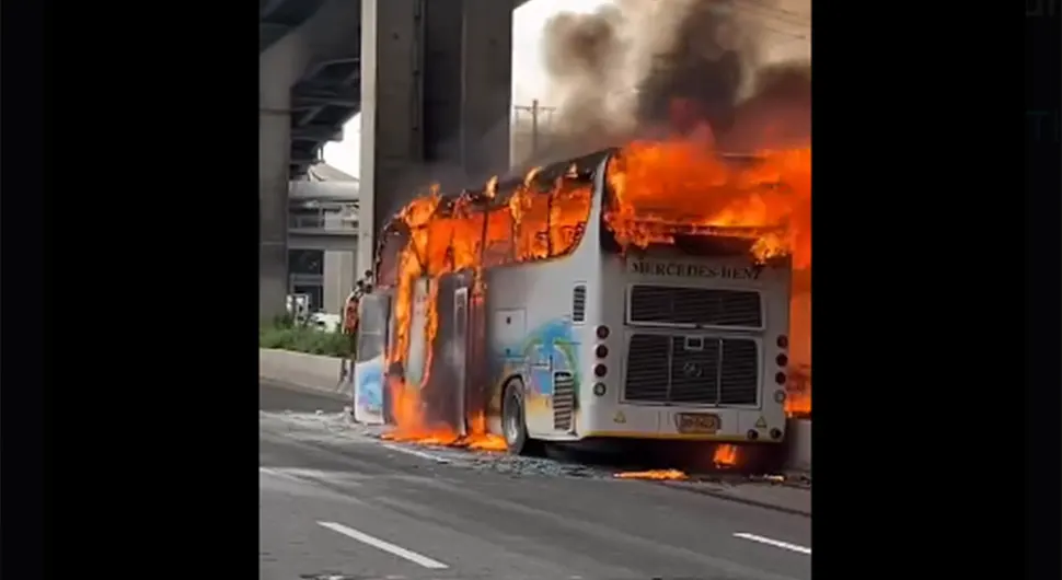 Zapalio se školski autobus, najmanje 20 učenika poginulo