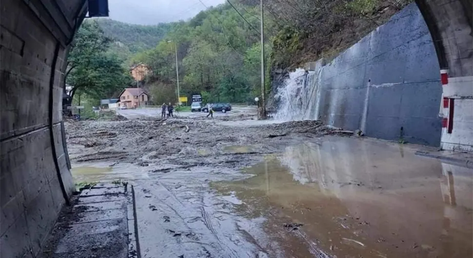 Brojni odroni, haos sve veći: Traga se za nestalima