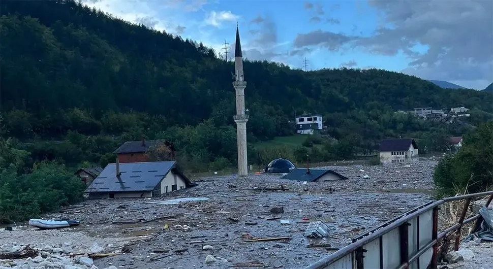 Хоџић објаснио како се спасио имам из поплављене џамије: У посљедњи час