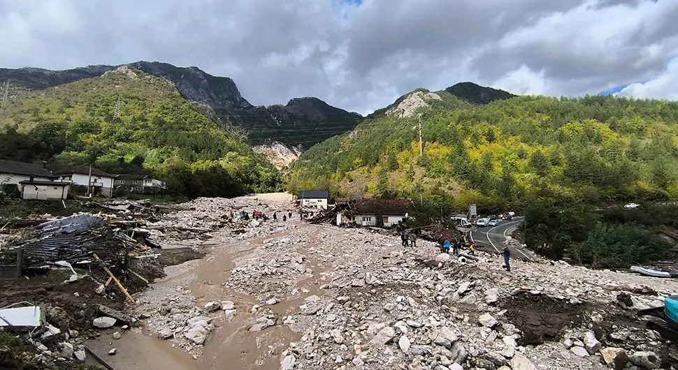 Ispovijest vozača koji je preživio odron: Sve se odigralo u nekoliko sekundi, put ispred mene je nestao