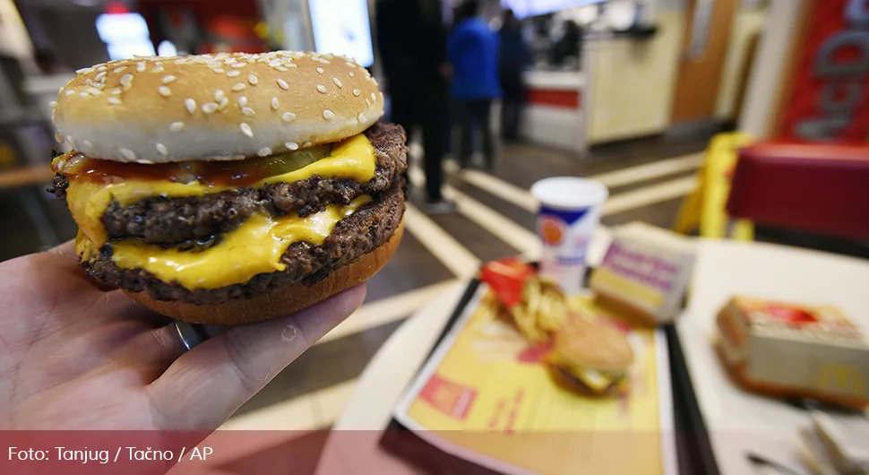 Prodali pola miliona: Mekdonalds povukao sporne hamburgere nakon izbijanja zaraze