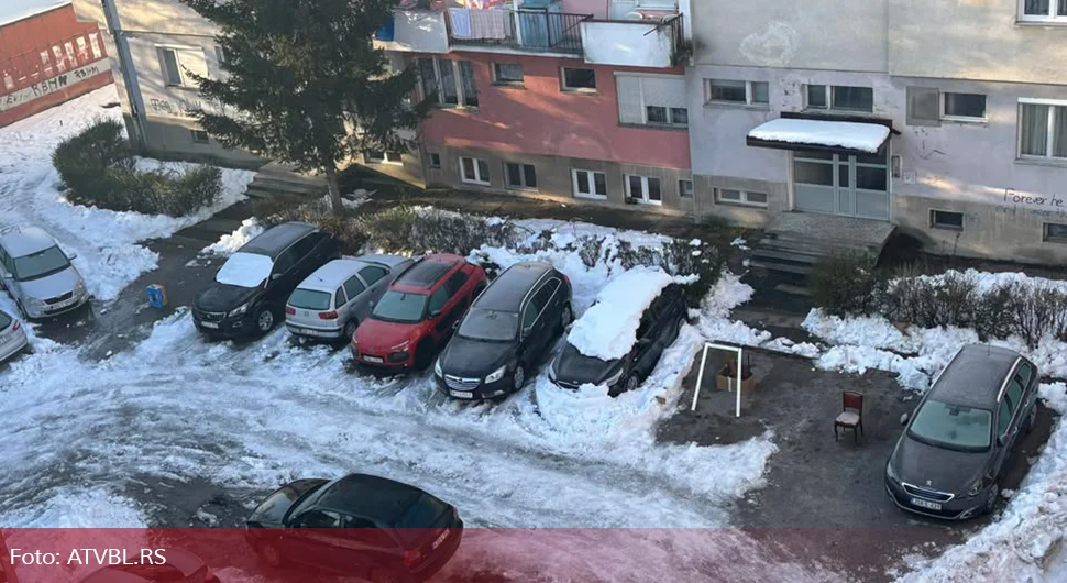 Samo u Banjaluci: Pogledajte kako vozači 'čuvaju' parking mjesto