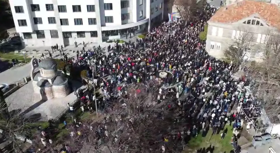 Hiljade ogorčenih Trebinjaca na protestu zbog napada na dječaka