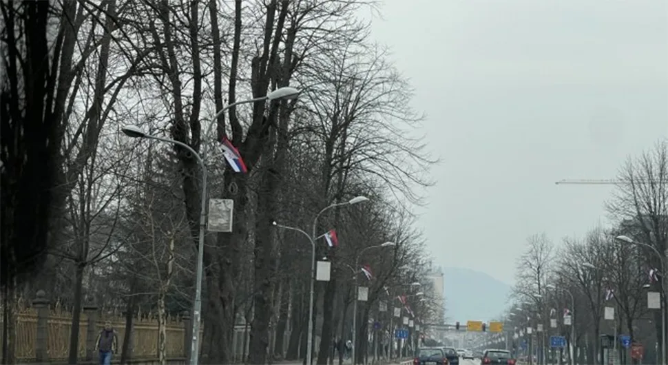 U susret Sretenju - ulice Banjaluke okićene zastavama Republike Srpske i Srbije