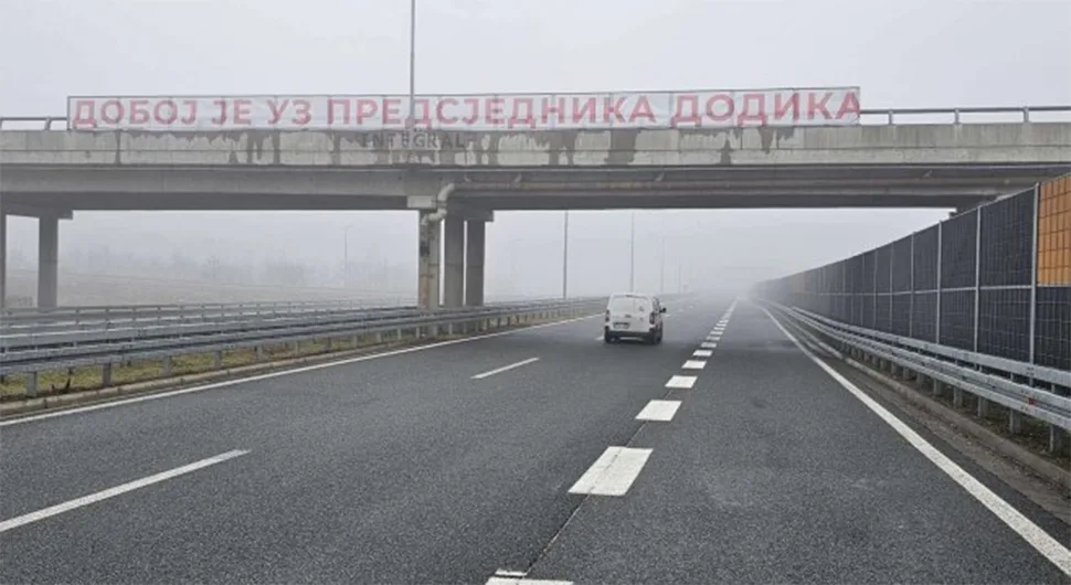 Na auto-putu transparenti podrške predsjedniku Srpske