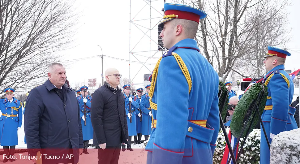 Višković i Vučević položili vijenac na spomenik Karađorđu