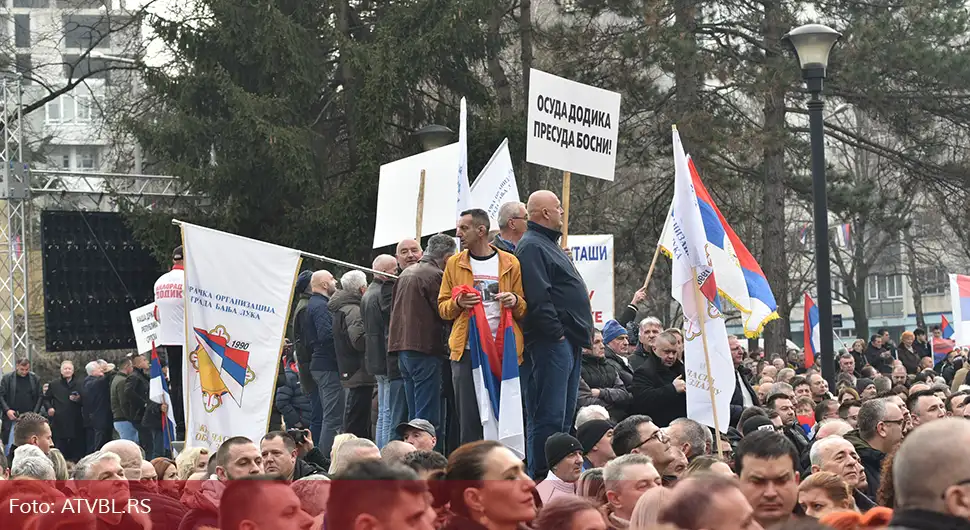 Dobojlije krenule za Banjaluku da podrže institucije Srpske