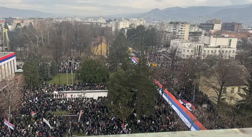 Погледајте како велики митинг подршке предсједнику Српске изгледа из ваздуха